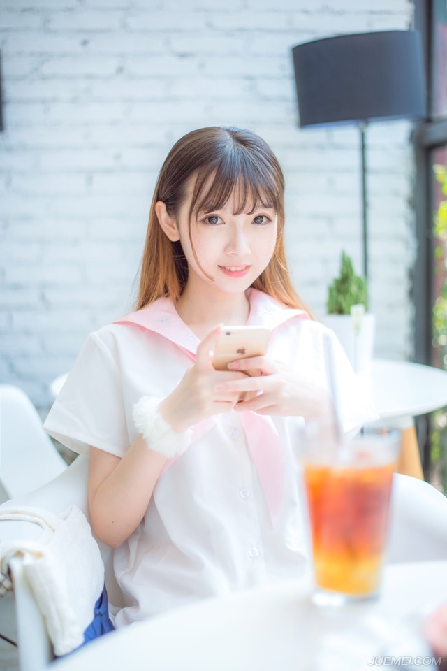 当你功成名就时，有多少人想来巴结你，当你一事无成时，有多少人想要远离你。